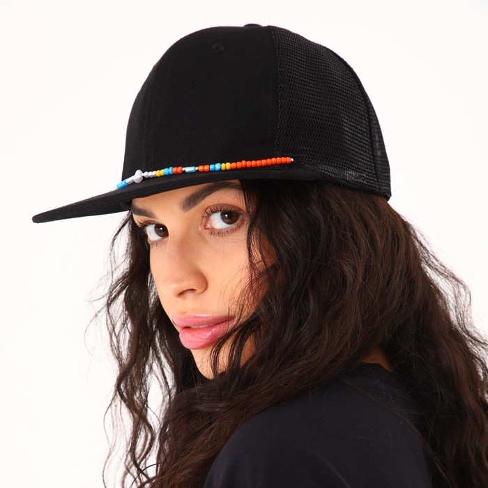 Кепка женская с прямым козырьком &laquo;Крутой&raquo;, цвет чёрный, сетка, р-р 56, с бусами