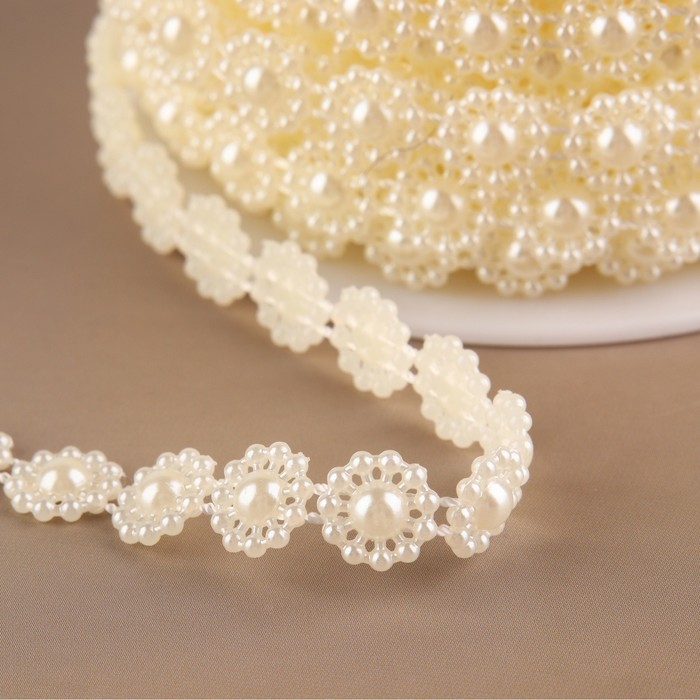Жемчуг на нитях, плоский, 10 мм, 9 &plusmn; 1 м, цвет молочный