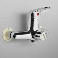 Пластиковое крепление для настенных смесителей на выставочные стенды