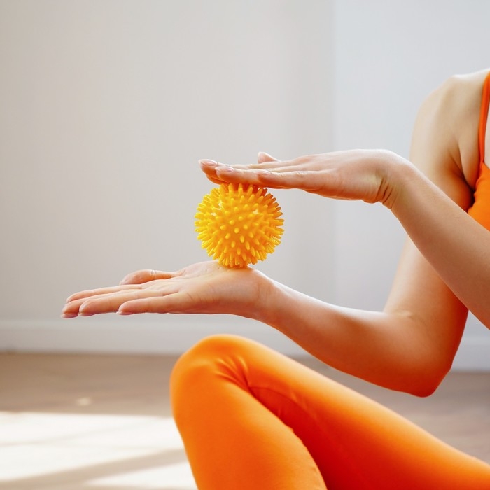 Массажёр &laquo;Ёжик&raquo;, d=7,5 см, 55 г, цвет жёлтый