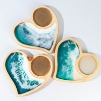 Менажница авторская с эпоксидной пищевой смолой Adelica, 21&times;22 см, цельный кедр, рисунок МИКС