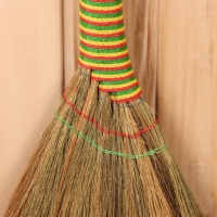 Веник рисовый с бамбуковой ручкой, 30х80 см, микс