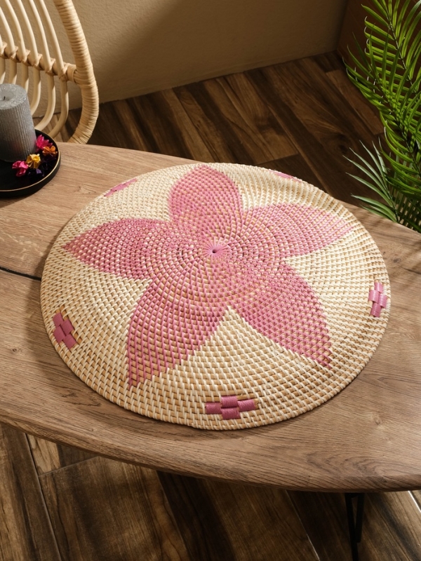 Тарелка декоративная плетеная ротанг "Цветок", 50х50х5 см, розовый