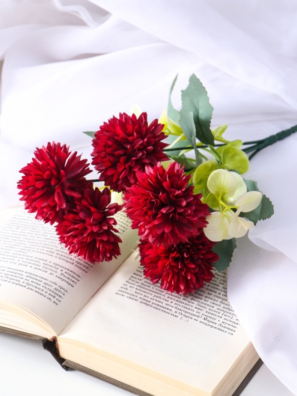 Букет "Хризантема пышная с зеленью" 26 см, микс