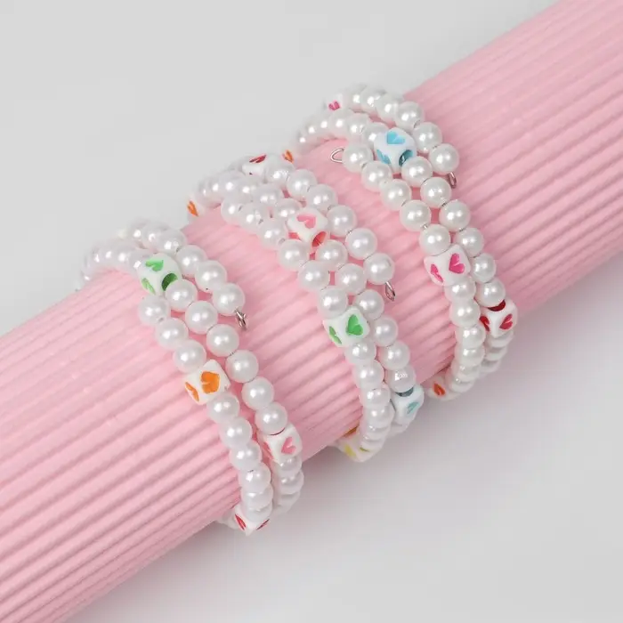 Браслет-пружинка детский &laquo;Выбражулька&raquo; сердечки в кубике, цвет белый