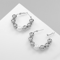 Серьги-кольца &laquo;Бусины&raquo; соединение, цвет белый в серебре