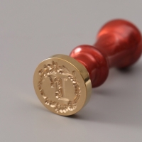 Печать для сургуча с пластиковой ручкой "Венок с буквой F" 2,5х2,5х6,3 см