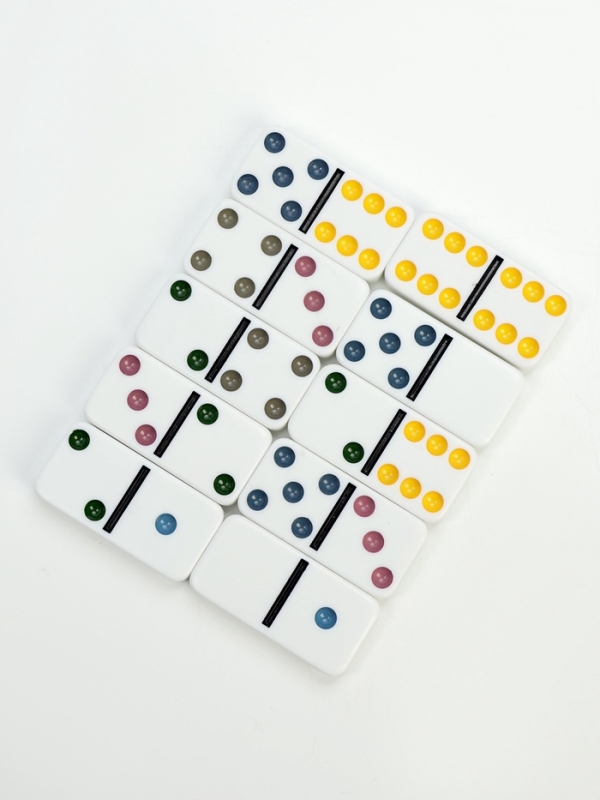 Домино настольная игра "Матрешка", кость 4.9 х 2.4 х 0.9 см