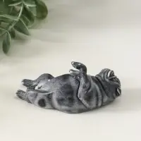 Сувенир "Бульдог лежит на спине" 3,5 см