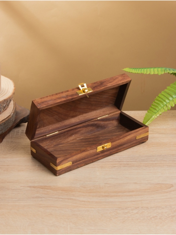 Шкатулка "Лилия" 20х8х5 см, дерево шишам, латунь