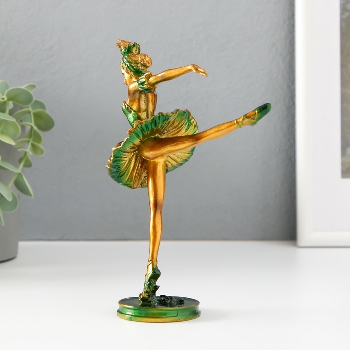 Сувенир полистоун Сувенир полистоун "Балерина в короне. Полёт" 17,8 см