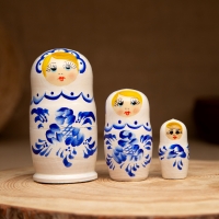 Матрёшка &laquo;Гжель&raquo;, белое платье, 3 кукольная, 9 см