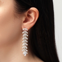 Серьги висячие со стразами &laquo;Гроздь&raquo; прямоугольники, цвет белый в серебре, 6,5 см