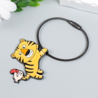 Брелок металл на тросе "Тигрёнок с рыбкой" эмаль 5,2х4,1 см Брелок металл на тросе "Тигрёнок с рыбкой" эмаль 5,2х4,1 см