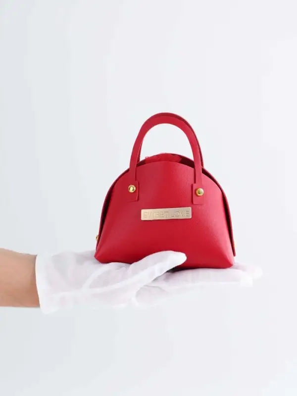 Кожанная подарочная сумочка 14 х 6,5 х 12,8 см красная