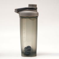 Шейкер спортивный для коктейлей и воды, 700 мл "Мастер К", 23.5 х 11 см, микс