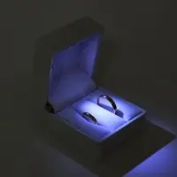 Футляр с подсветкой для 2 колец "Романтика",6*6*5 см, цвет белый