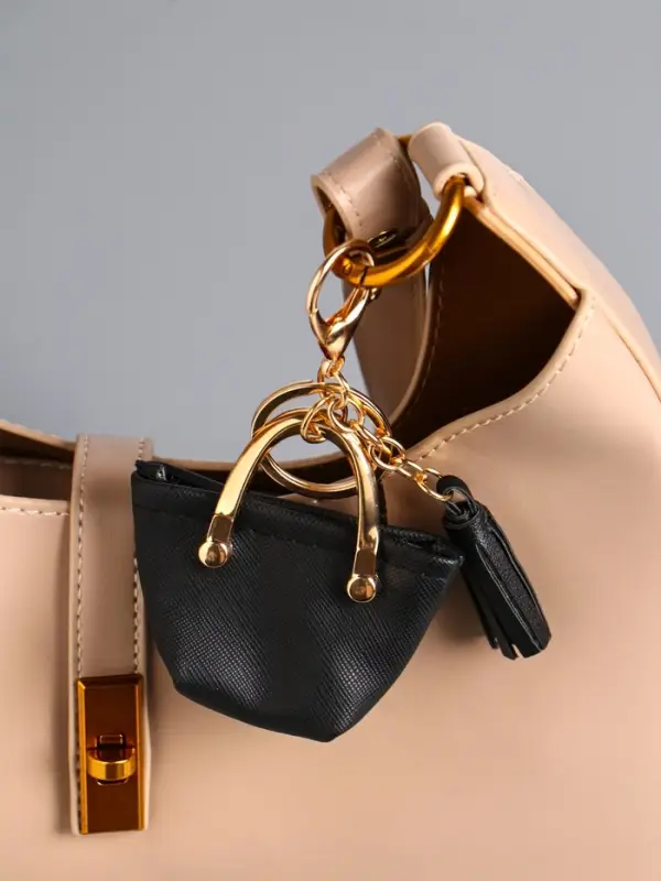 Брелок кожзам с карабином, с кистью "Сумка тоут" чёрная 6,5х3х7 см