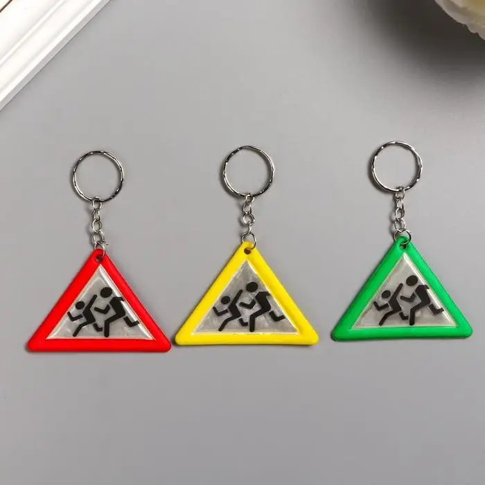 Брелок пластик светоотражающий "Дорожный знак" МИКС 6,2х4,5 см