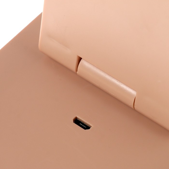 Кейс для косметики с зеркалом KZ-14, подсветка, 96 диодов Кейс для косметики с зеркалом KZ-14, подсветка, 96 диодов