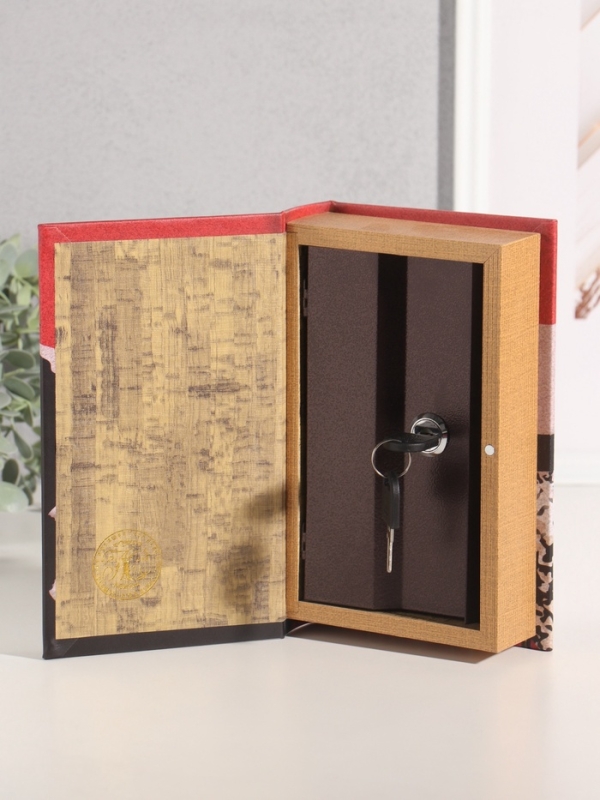 Сейф-книга дерево кожзам "Михаил Булгаков. Мастер и Маргарита" 21х13х5 см