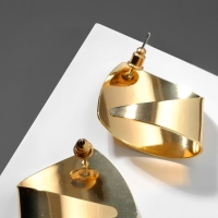 Серьги металл «Геометрия» заворот, цвет золото Серьги металл «Геометрия» заворот, цвет золото