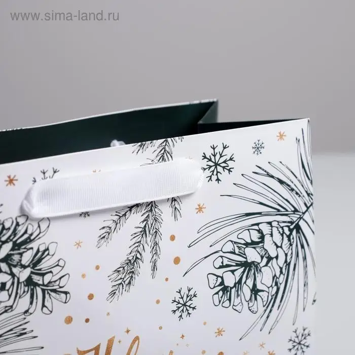 Пакет подарочный ламинированный квадратный &laquo;Еловые шишки&raquo;, 22&times;22&times;11 см