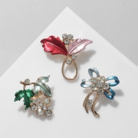 Брошь &laquo;Цветочные букетики&raquo;, форма МИКС, цвет МИКС в золоте (неделимая фасовка 12 шт., цена за шт.)