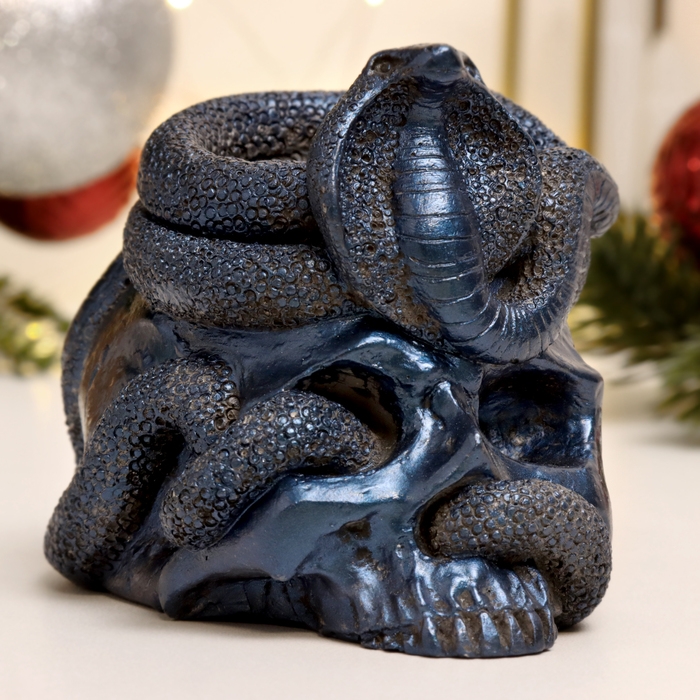 Новый год. Символ 2025. Подсвечник новогодний Новый год. Символ 2025. Подсвечник новогодний "Змея на черепе" синий лунный, 11х10х8см