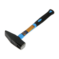 Молоток слесарный ТУНДРА, квадратный боек, фиберглассовая обрезиненная рукоятка, 1000 г Молоток слесарный ТУНДРА, квадратный боек, фиберглассовая обрезиненная рукоятка, 1000 г