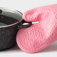 Рукавица для горячего с манжетой Доляна &laquo;Профи&raquo;, силикон 29,5&times;18&times;1,5 см, цвет МИКС