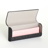 Футляр для очков на хлопушке, длина 15,5 см, цвет чёрный Футляр для очков на хлопушке, длина 15,5 см, цвет чёрный