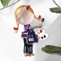 Брошь &laquo;Девочка&raquo; художник, цветная в золоте