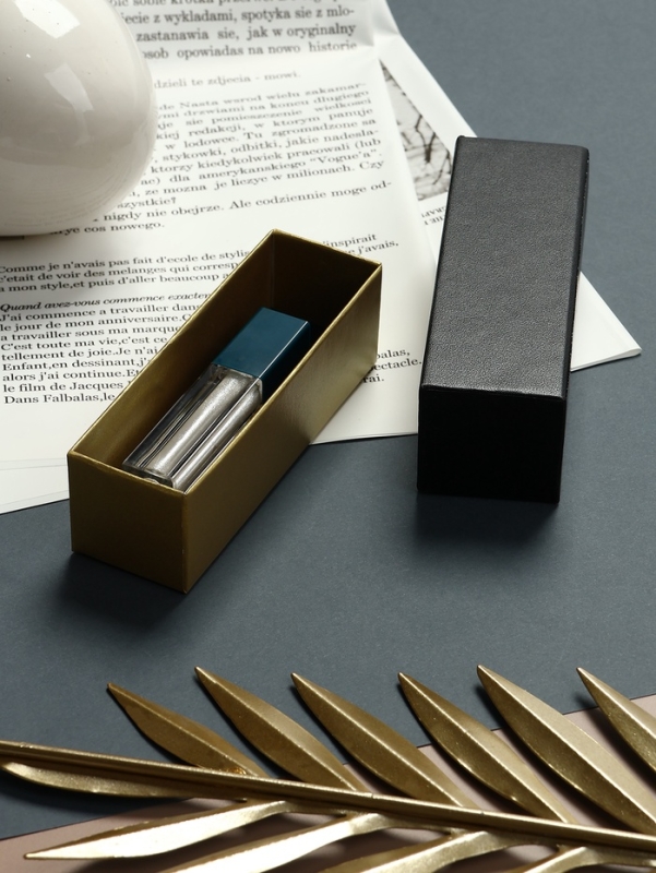 Коробочка подарочная под набор "Помада",4*12*4 см,  цвет чёрный