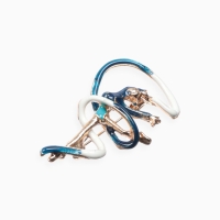 Брошь &laquo;Гимнастка&raquo; с лентой, цвет синий в золоте