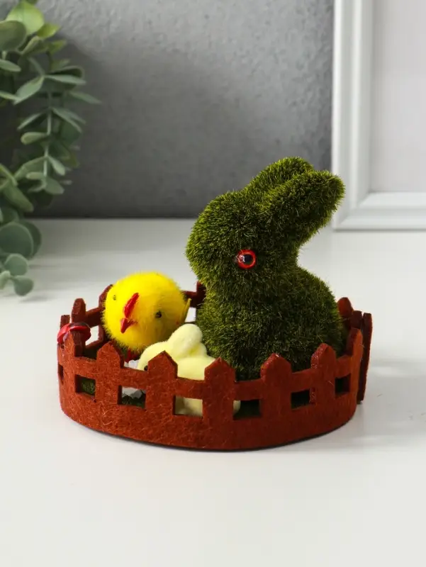 Сувенир пасхальный "Зайчик с цыплятами на лужайке с забором" 12,5х12,5х10,5 см