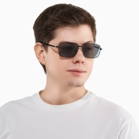 Очки солнцезащитные  поляризационные, дужка 13.2 см, ширина 12.8 см, линза 4.3 х 5.5 см