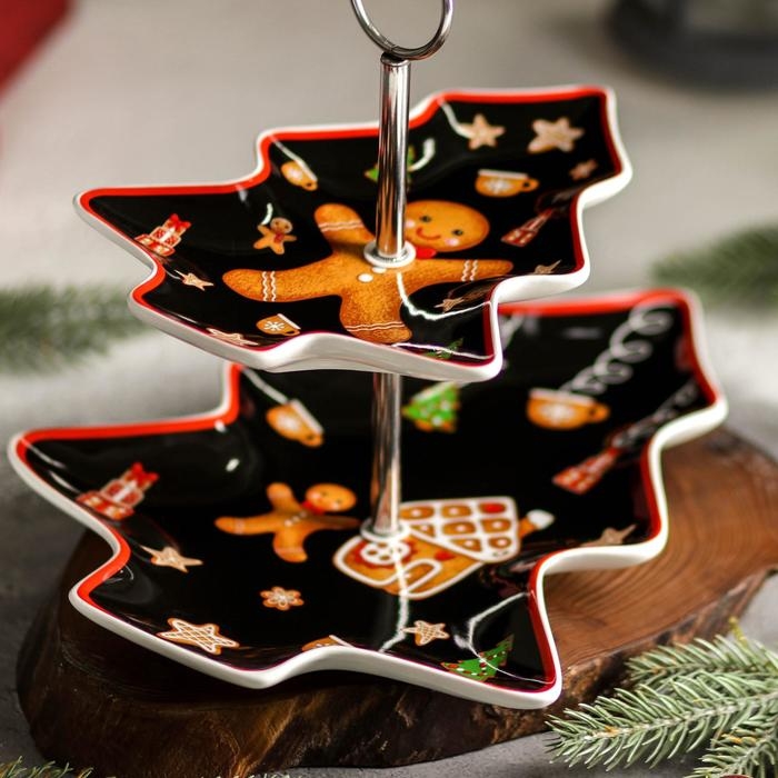 Блюдо фарфоровое 2-х ярусное Доляна &laquo;Новый год. Пряничное волшебство&raquo;, верхний ярус 21&times;17&times;2,2 см, нижний ярус 29&times;24&times;26 см