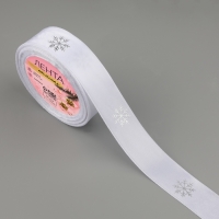 Новый год! Лента атласная с тиснением &laquo;Снежинки&raquo;, 25 мм, 23 &plusmn; 1 м, цвет белый/серебряный №001