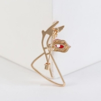 Брошь &laquo;Силуэт&raquo;, цвет красный в золоте