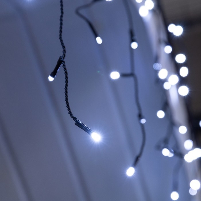 Гирлянда &laquo;Бахрома&raquo; 3 &times; 0.6 м, IP44, УМС, тёмная нить, 100 LED, свечение белое, мерцание, 24 В