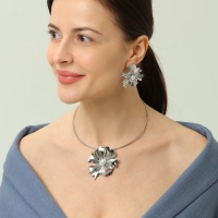 Набор 2 предмета: серьги, колье &laquo;Цветок&raquo; бусина, белый в серебре, d=14 см