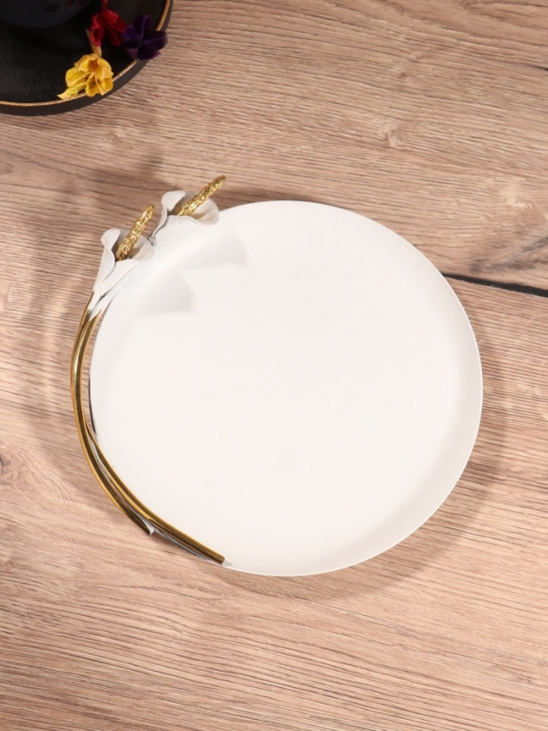 Блюдо сервировочное круглое "Белые каллы" белое с золотом. нержавеющая сталь 21х21,5х4 см