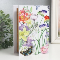 Шкатулка-книга дерево, кожзам "Цветочный сад с бабочками" 4,5х13х18 см Шкатулка-книга дерево, кожзам "Цветочный сад с бабочками" 4,5х13х18 см