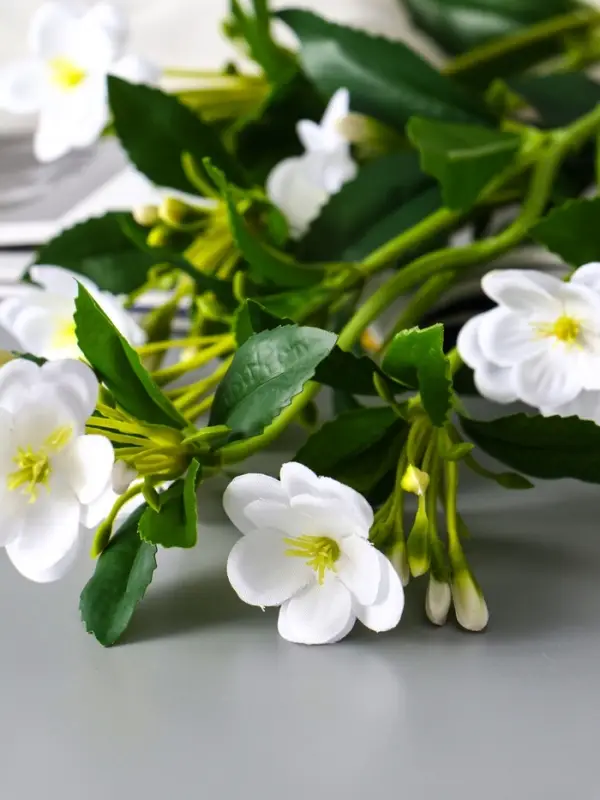 Цветы искусственные "Вейгела" 70 см, белый
