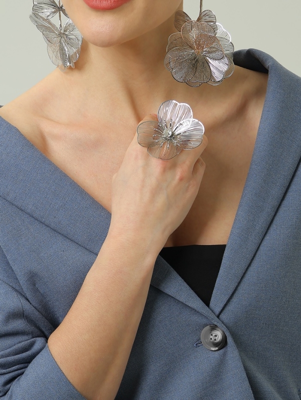 Кольцо «Цветок» стразинка, безразмерное, цвет серебро Кольцо «Цветок» стразинка, безразмерное, цвет серебро