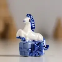 Сувенир керамика "Лошадка с подарком" бело-синий МИКС 4,1х2,6х4 см