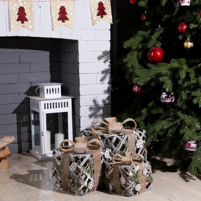 Светодиодная фигура &laquo;Подарки с еловой веткой&raquo; 15, 20, 25 см, текстиль, металл, батарейки ААх2 (не в комплекте), свечение тёплое белое