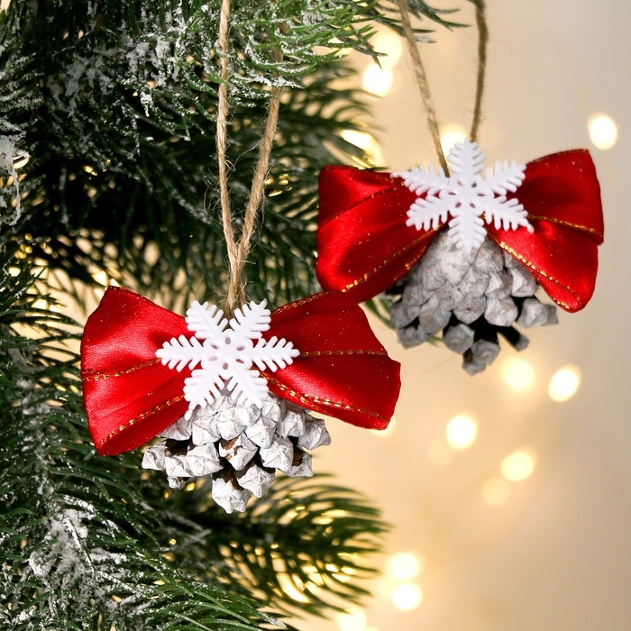 Новогодний набор &laquo;Шишки банты снежинка&raquo;