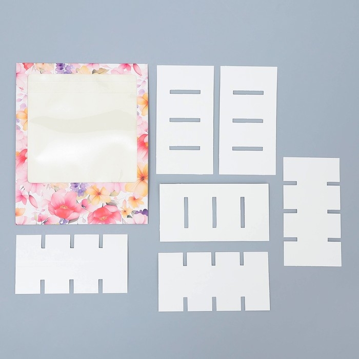 Коробка для конфет, кондитерская упаковка, 16 ячеек, &laquo;Цветы&raquo; 17.7 х 17.7 х 3.8 см